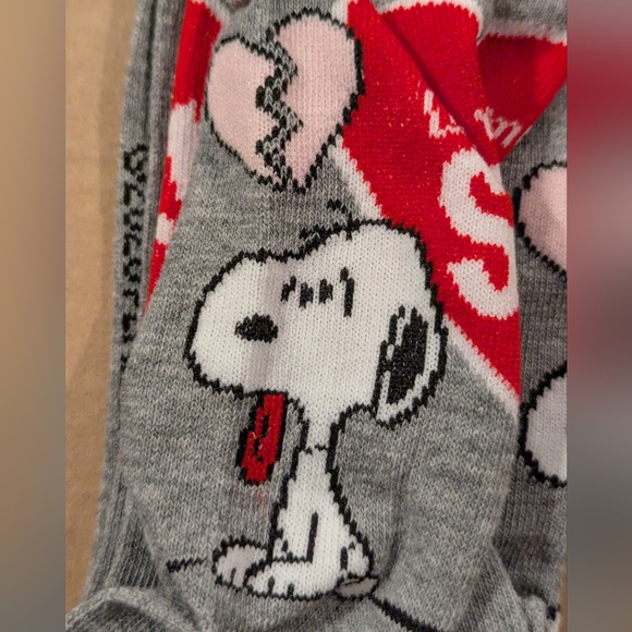 Peanuts Snoopy Valentine Socks Love Makes Me Sick - Picture 3 of 5